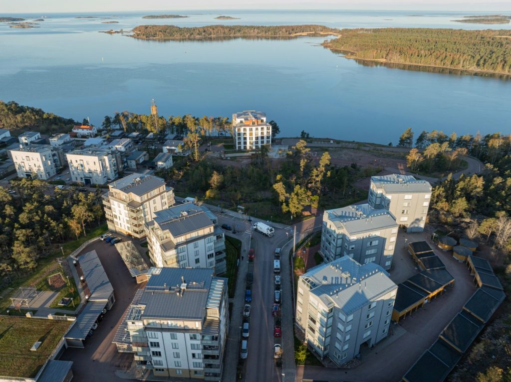 Ilmakuva Marianhaminan kaupungista kesällä